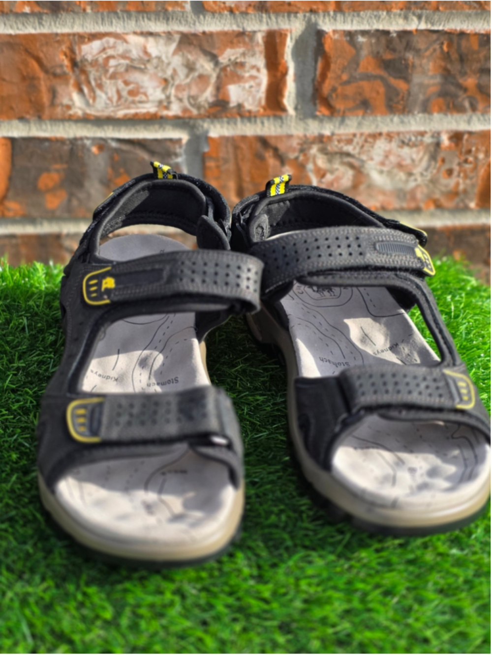 Men's Unbranded Athletic Sandals Black and Yellow Size 9.5